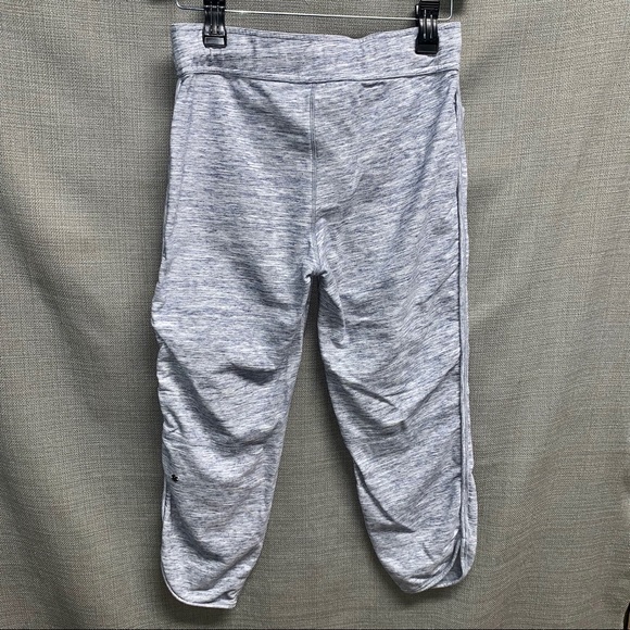 LuluLemon Grey Capri Sweatpants - Picture 1 of 3
